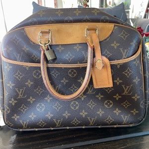 ❌❌❌SOLD SOLD ❌❌❌💕Vintage Monogram Deauville Bag💕